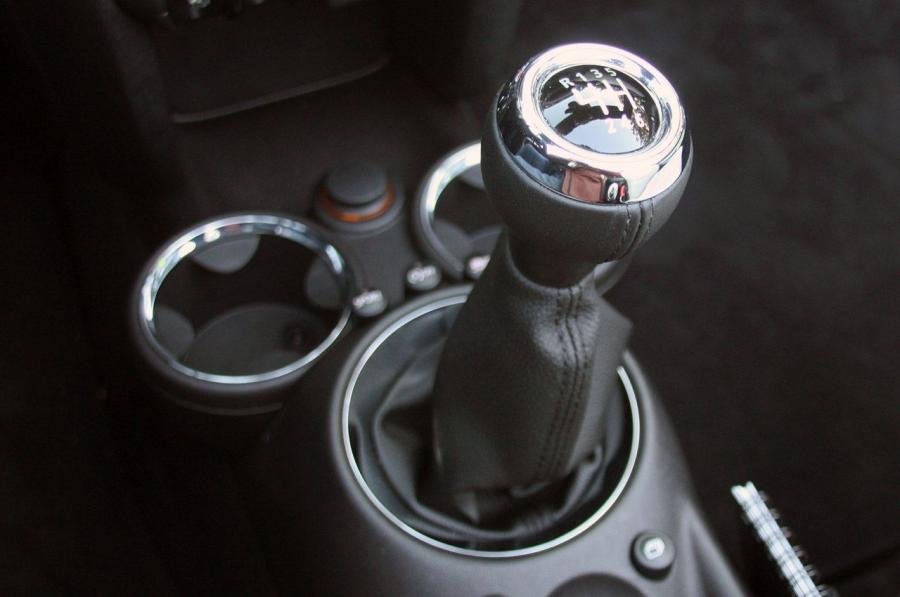  Mini Cooper S Cabrio 2012 года  (фото 25 из 51)